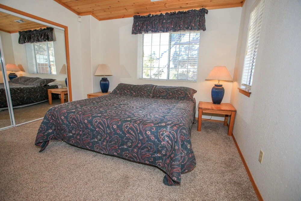 Crescenta Heights by Big Bear Cool Cabins