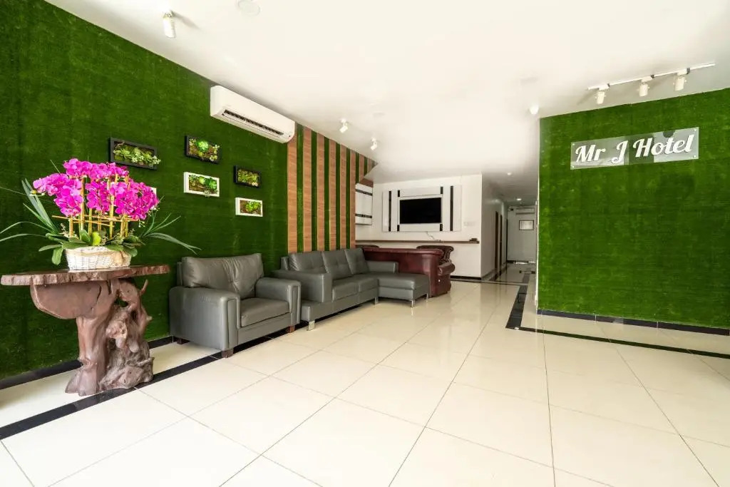 Mary J Hotel Family 10 pax room