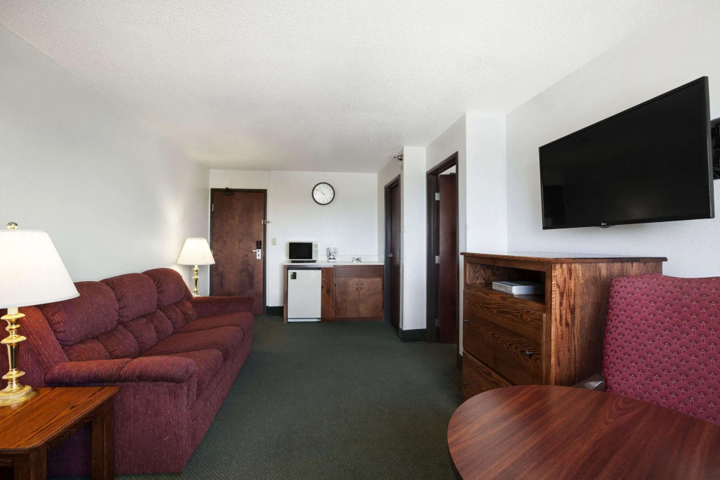 Super 8 by Wyndham Bowling Green