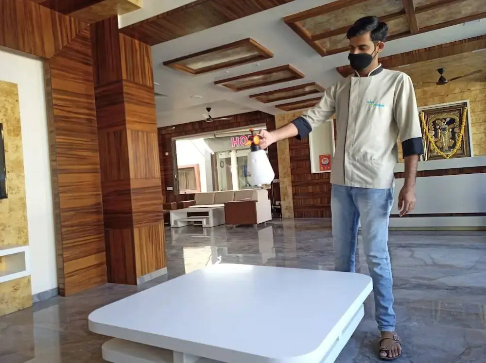 Hotel Devkinandan