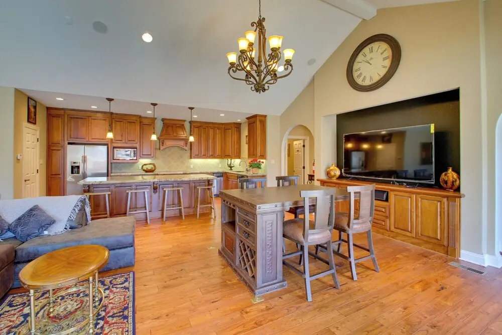 Hot Springs Home With Pool - 1/2 Mile to Oaklawn!