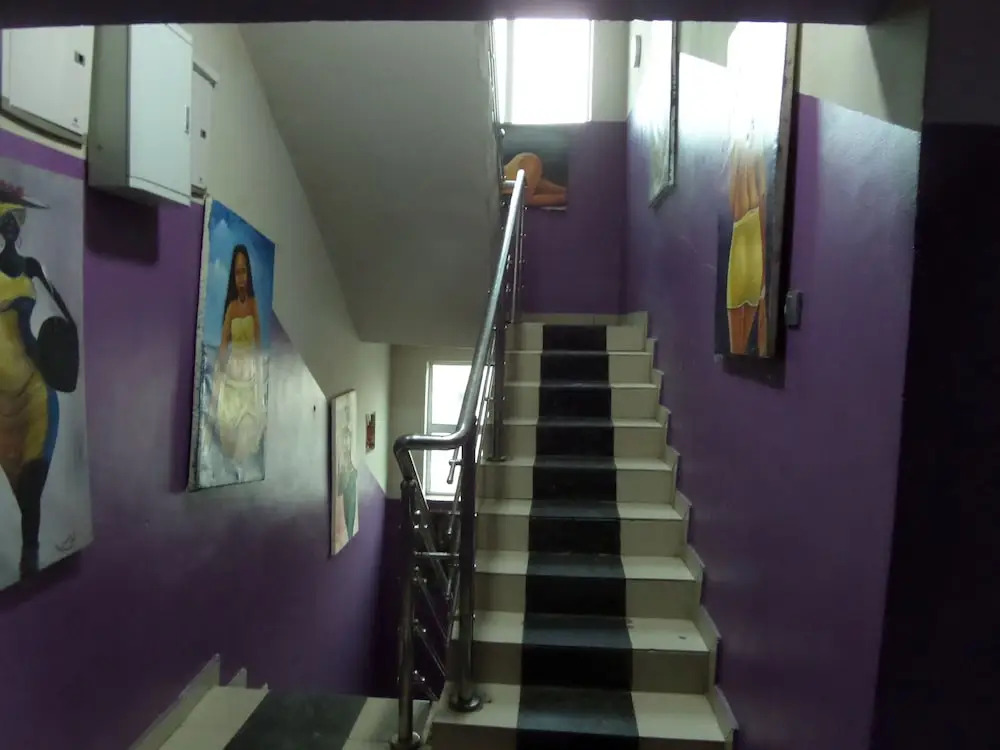 De Love Hotel