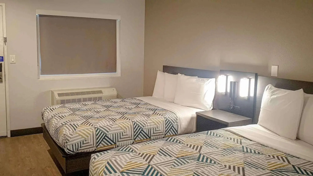 Motel 6-Bellflower, CA - Los Angeles