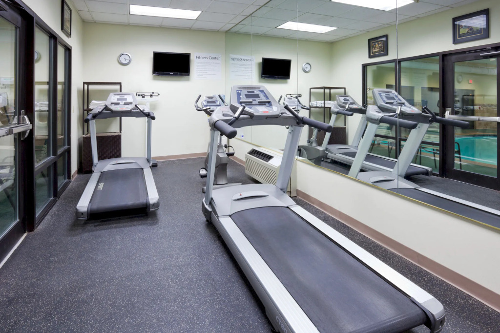 Holiday Inn Express Hotel & Suites Cedar Rapids I-380 at 33rd Avenue by IHG