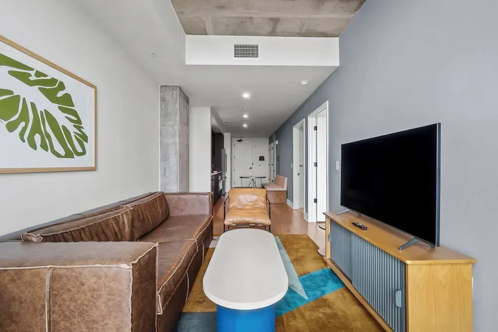 Rainey St Condo | Heated Pool | Gym | Bar | DT ATX
