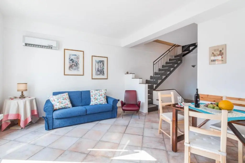 Dabbanna house near the sea, parking & wifi