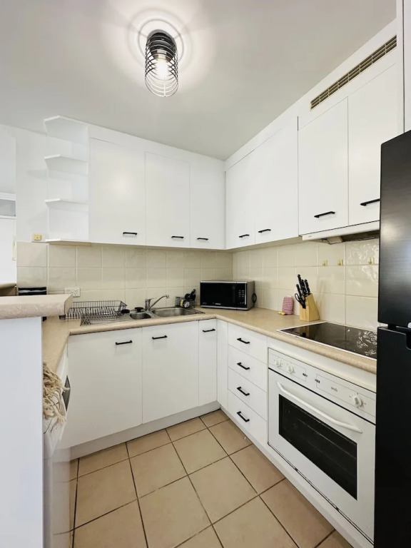Modern Apartment in Chevron Island