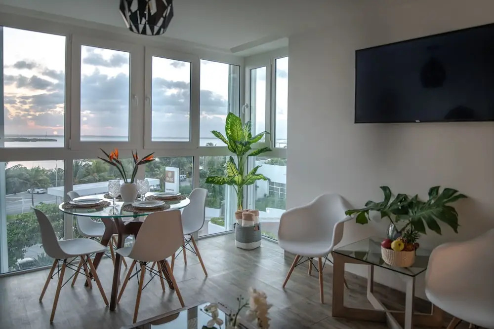 CHIC- Newly Renovated 1 BDR at the best beach