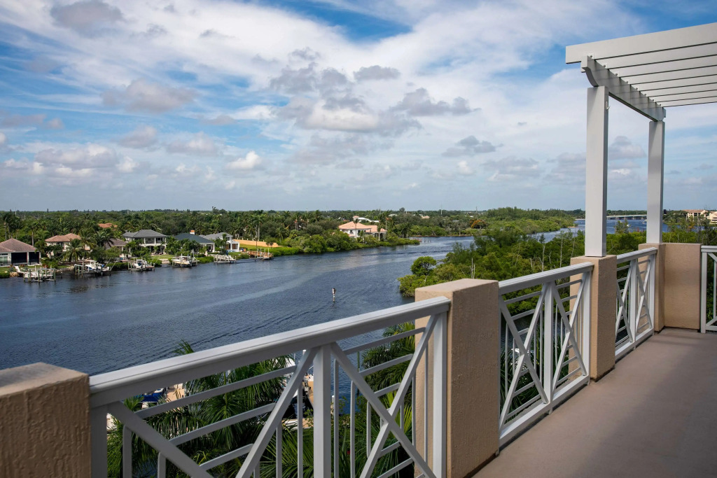 Wyndham Grand Jupiter at Harbourside Place