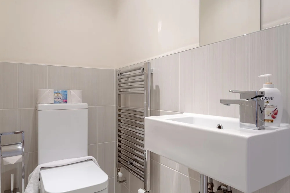2 Bed Townhouse in Shepherds Bush