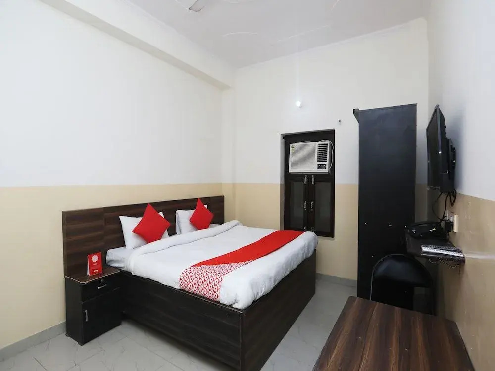OYO 44000 The Nest - Knowledge Park