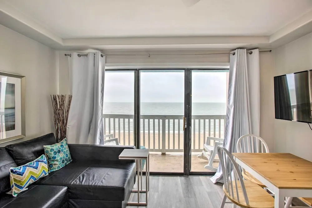 Breezy Beachfront Condo in Heart of Corpus Christi