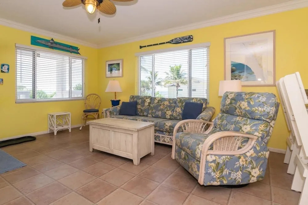 AM Beach Place Unit 4