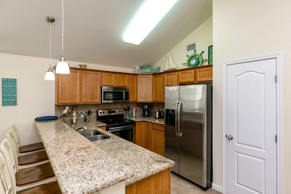ReelEm Inn 614 by RedAwning