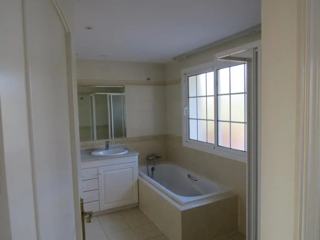 Spacious 700m2 villa, Golfers paradise.
