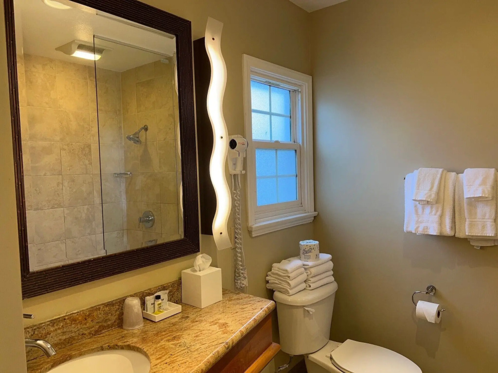 Holiday Inn Express and Suites La Jolla - Windansea Beach, and IHG Hotel