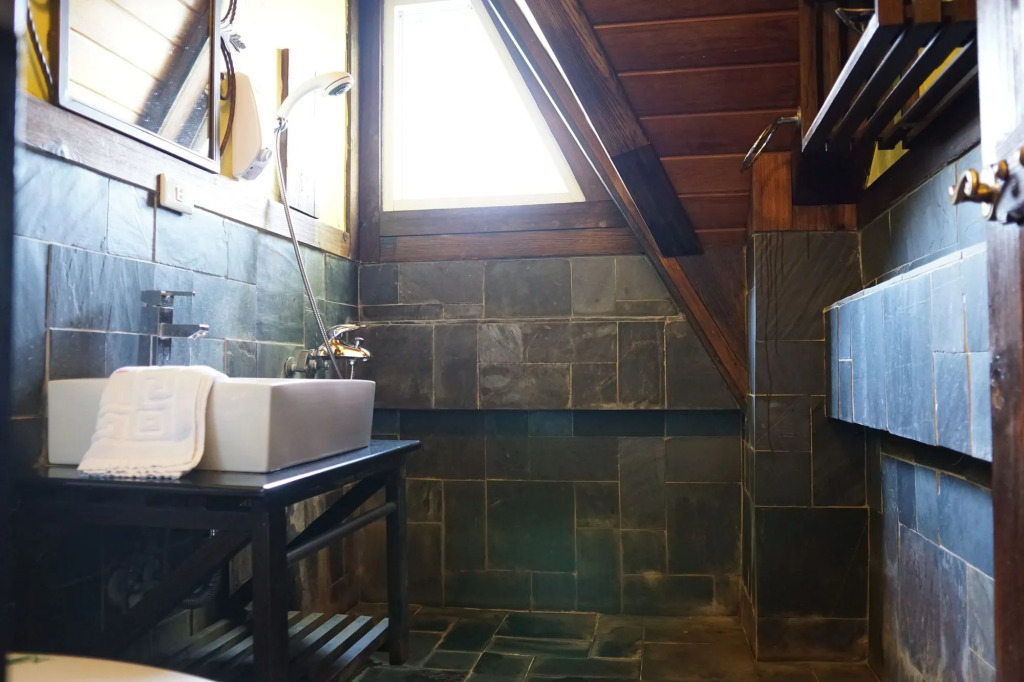 Provence Rose Lodge