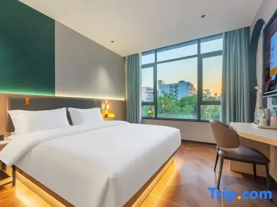 Ruyi Light Luxury Apartment (Nanshan Taoyuan Subway Station)