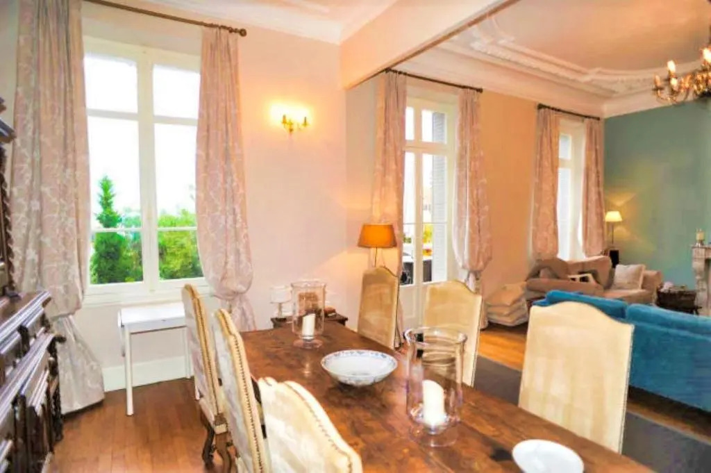 Beautiful early 1900's classic villa sea views