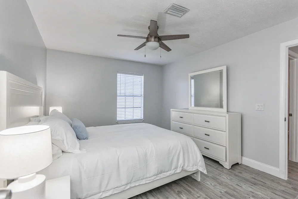 Wisteria Unit A - 2 Br Townhouse