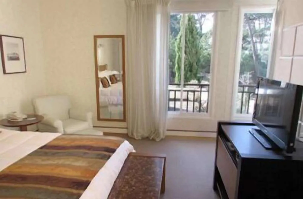 Victoria Fields Hotel & Resort