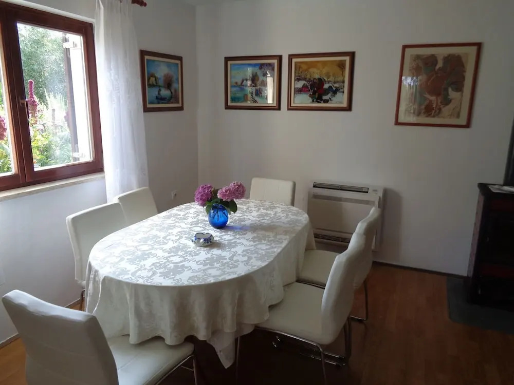 Spacious Bungalow near Sea in Medulin