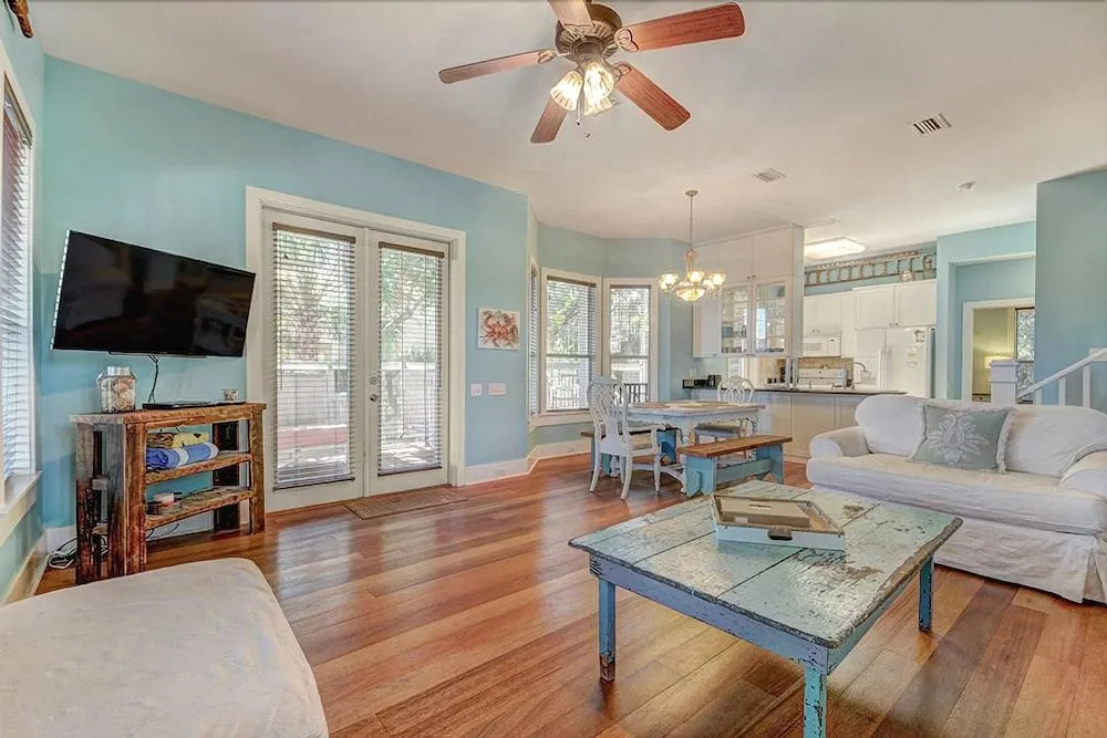 GOING COASTAL 3 Bedroom Holiday Home by Five Star Properties