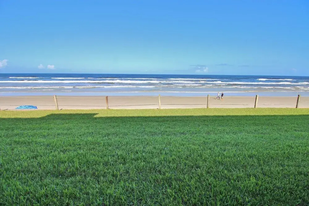 Colony Beach Club 126
