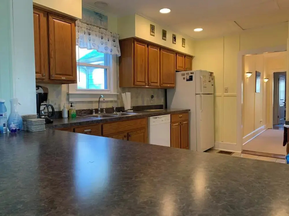 Laurel Street 212a