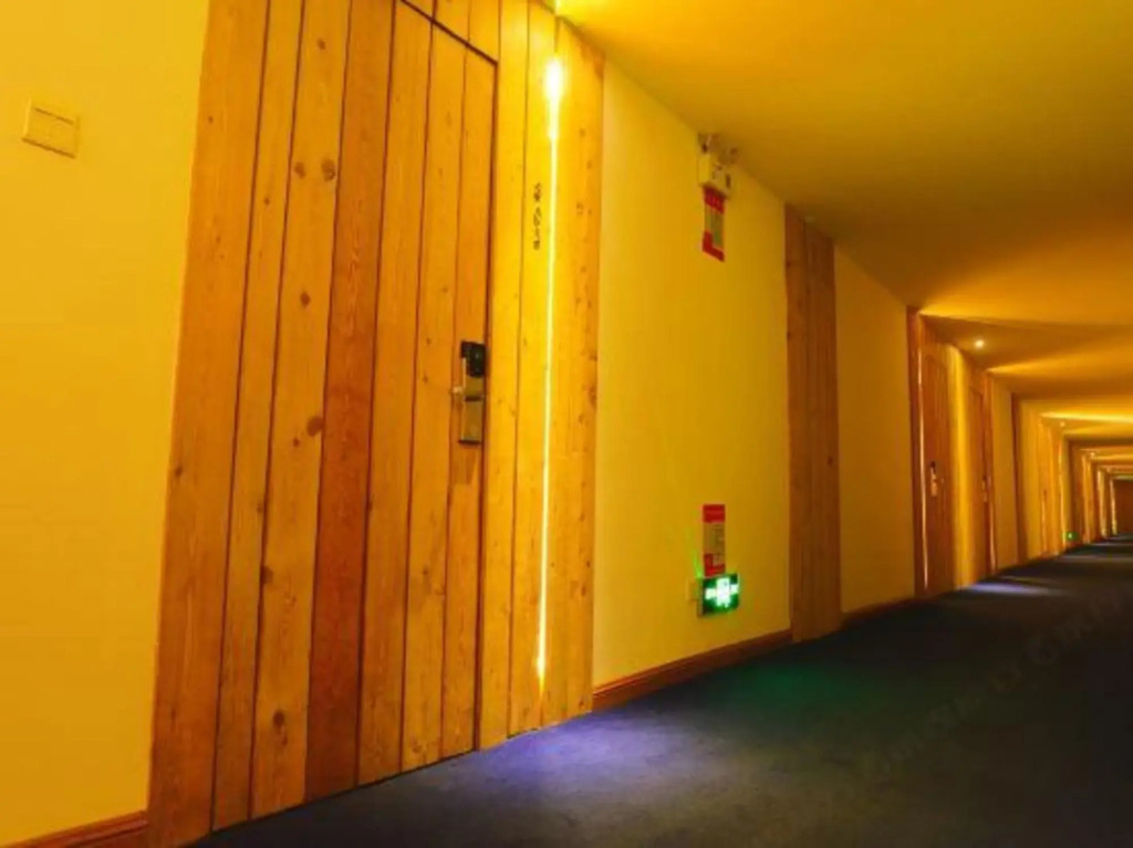 Huangjia Qiangui Business Hotel