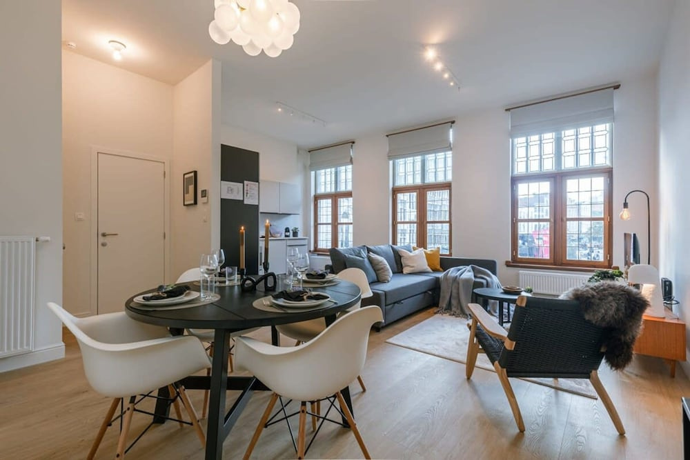 Modern Apartment Located at Historical Main Square