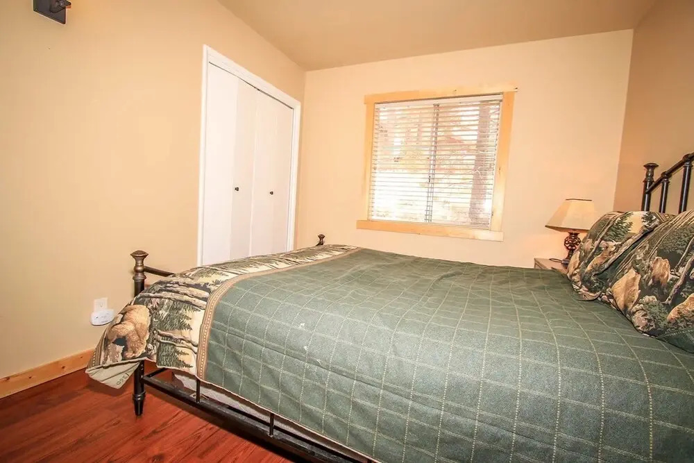 Lazy Daisy Bear-1260 by Big Bear Vacations