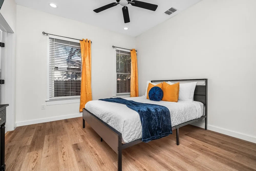 Bold Bright 4br/3.5full Baths Near Riverwalk Dtown