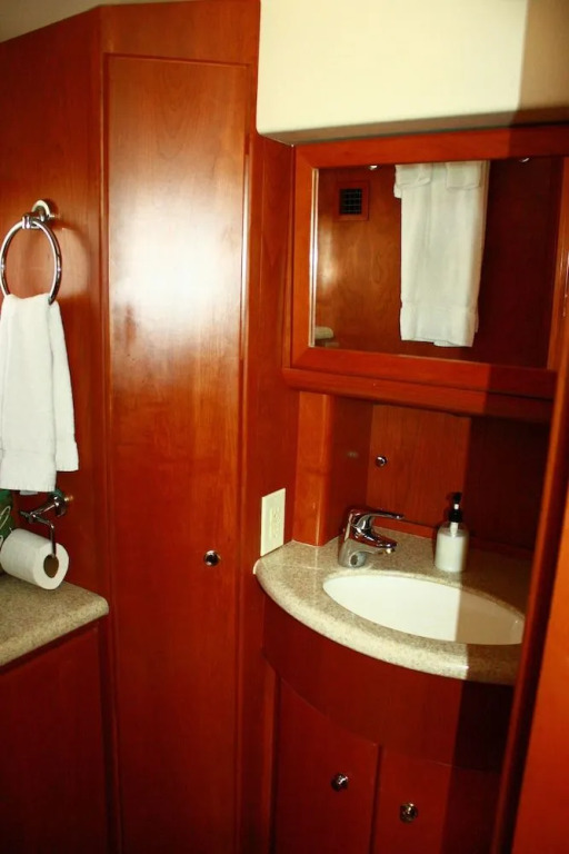 Dockside Boat & Bed Long Beach