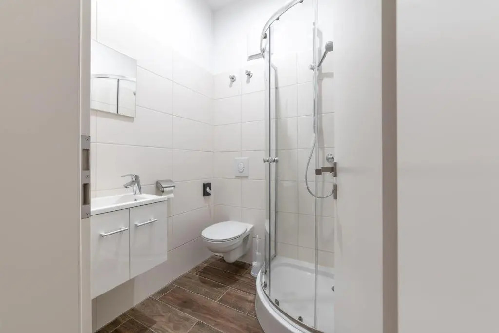 Monteurzimmer Berlin Pankow mit Dachterrasse - Nur 10 min. von der A10 - 3 Zimmer/ 7 Betten