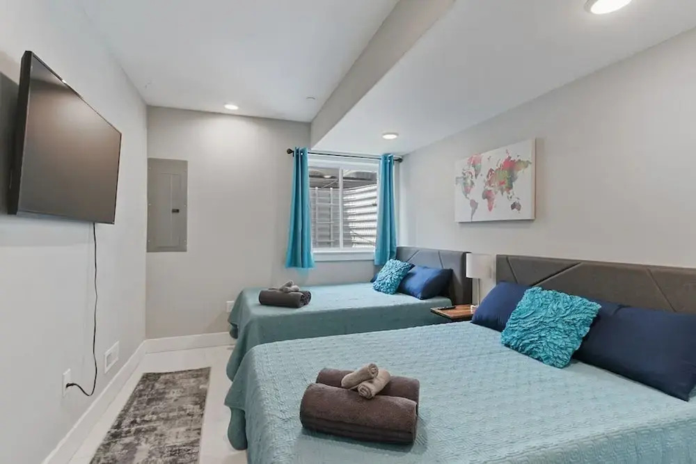 Luxury Roofdeck Retreat 4-bdrm Near Penn Chop