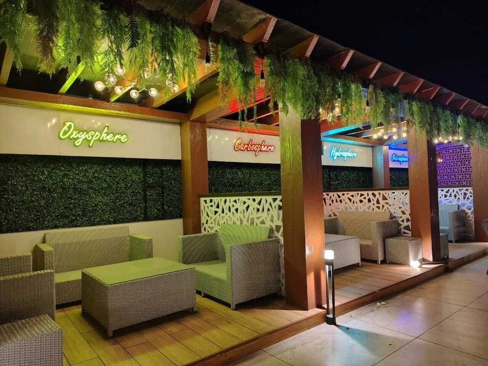 Luxus Inn Hotel