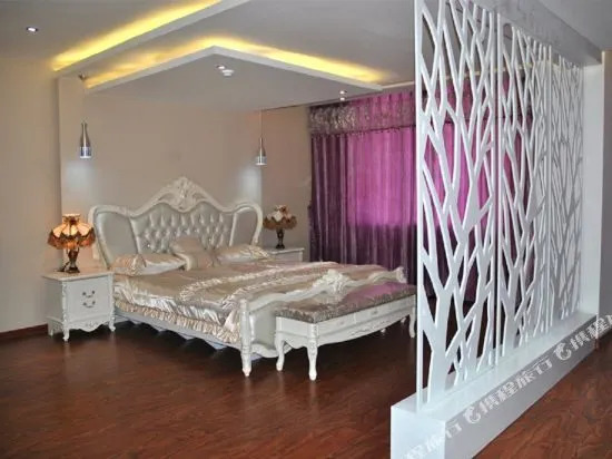 Helong Hotel