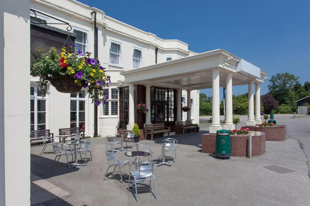 Russ Hill Hotel