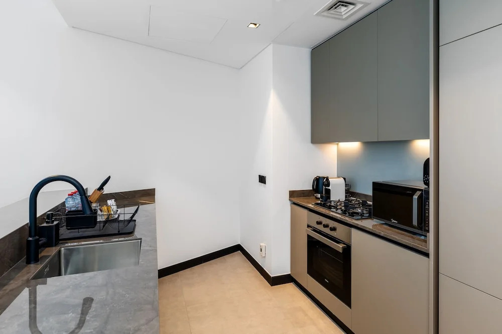 Waves - Impressive 1BR Apartment Close to Burj Khalifa