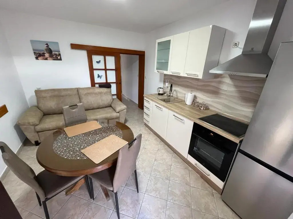 Apartment Seman