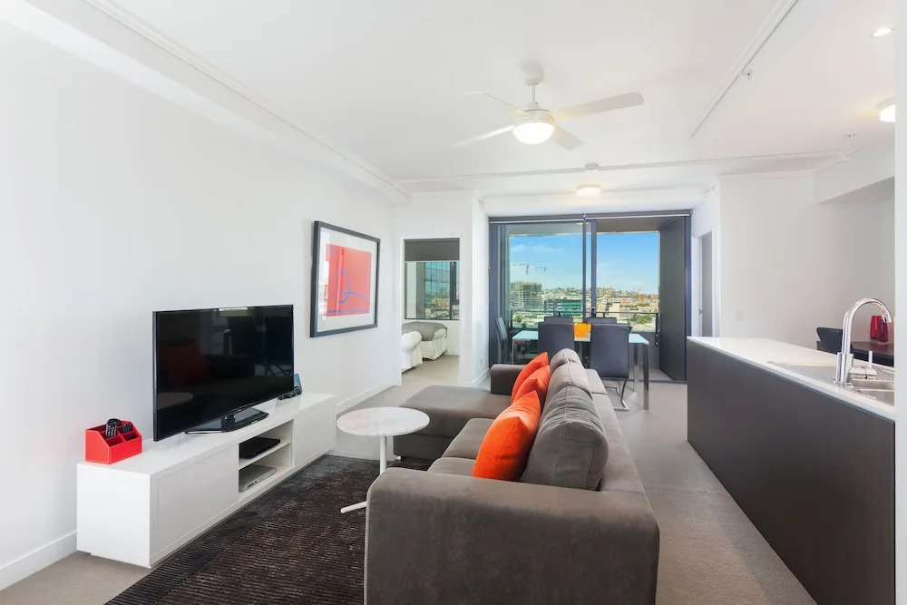 Keeping Cool on Connor - Executive 2BR Fortitude Valley apartment with pool and views