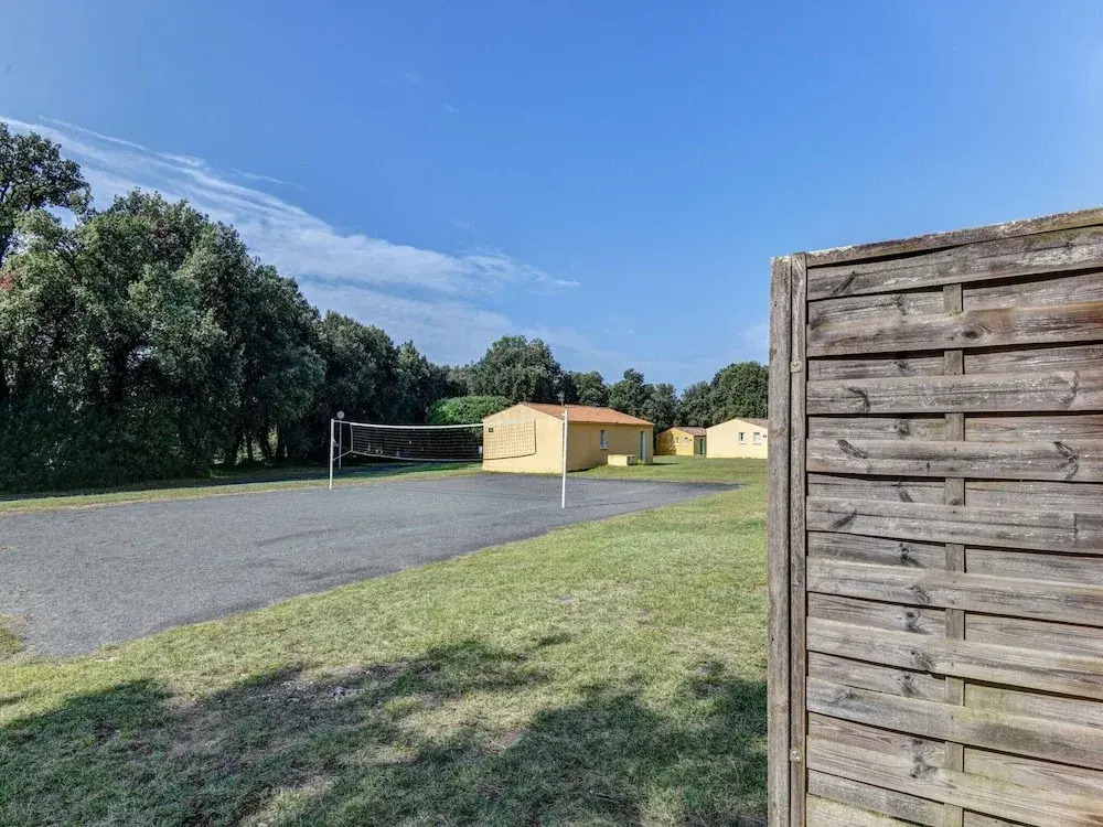 Cottage With Swimming Pool and Activities