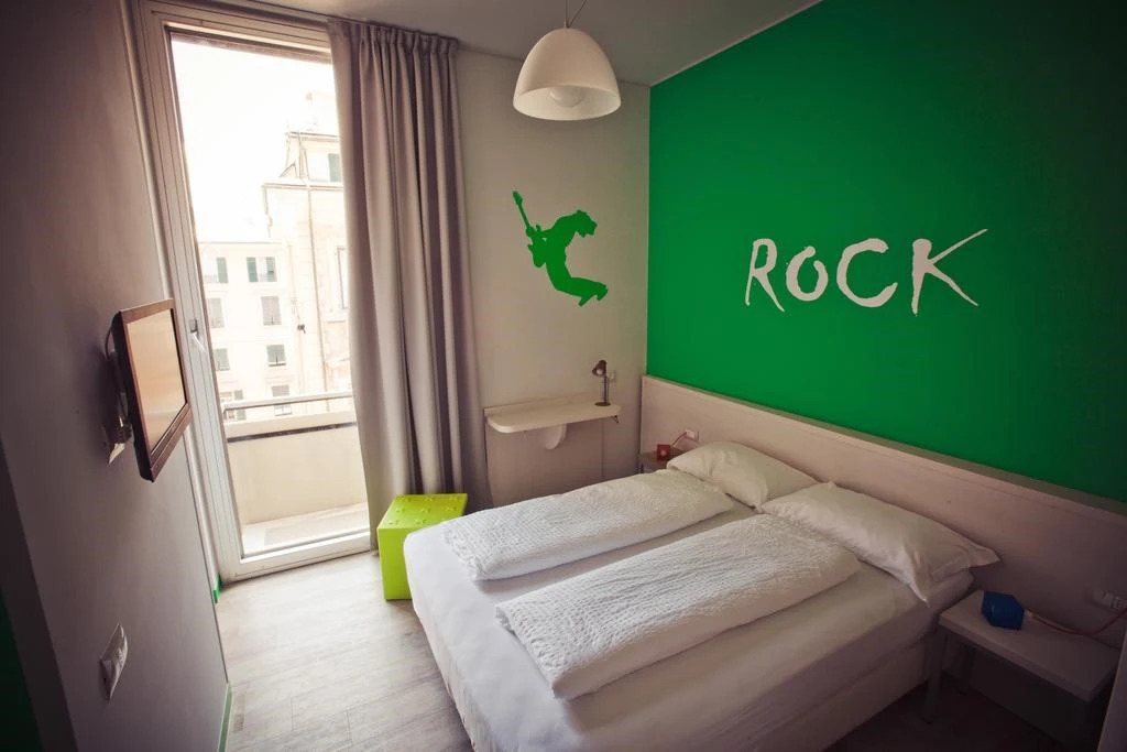 Sure Hotel by Best Western Nologo