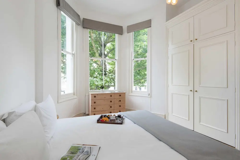Bright and spacious 2 bed apartment 5 mins away from Earl's Court stat