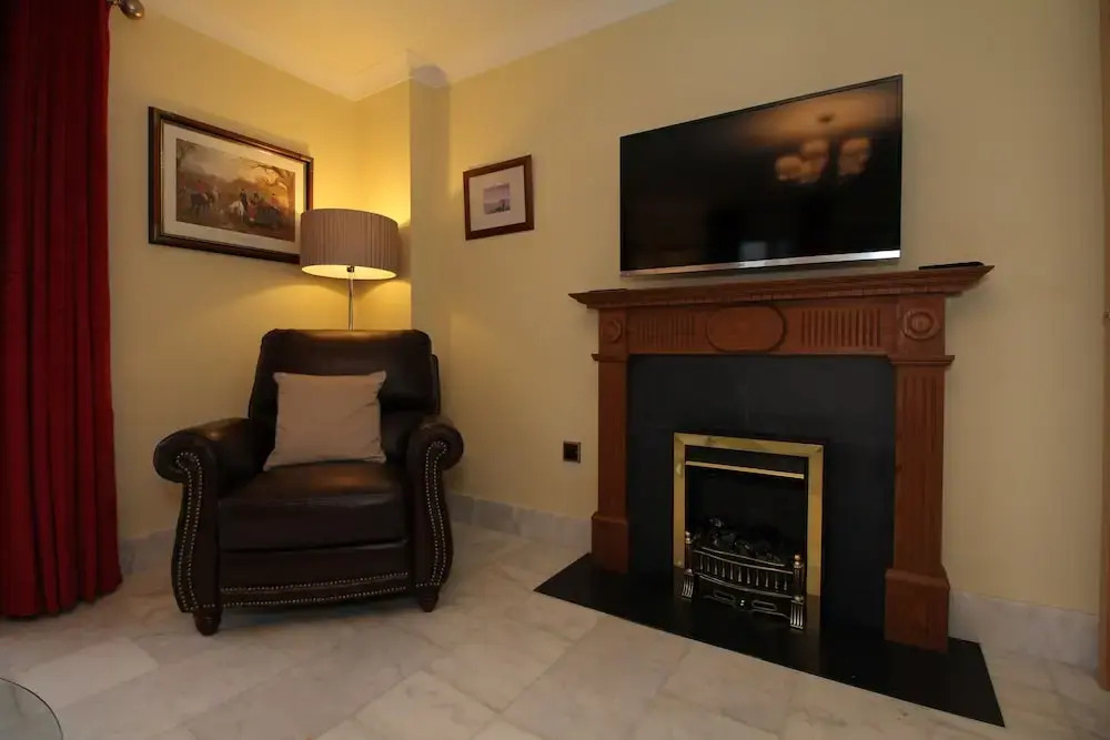 Luxury City River View Apartment