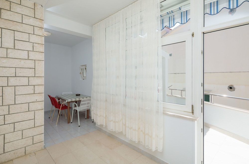Apartments and rooms by the sea Duce, Omis - 18155