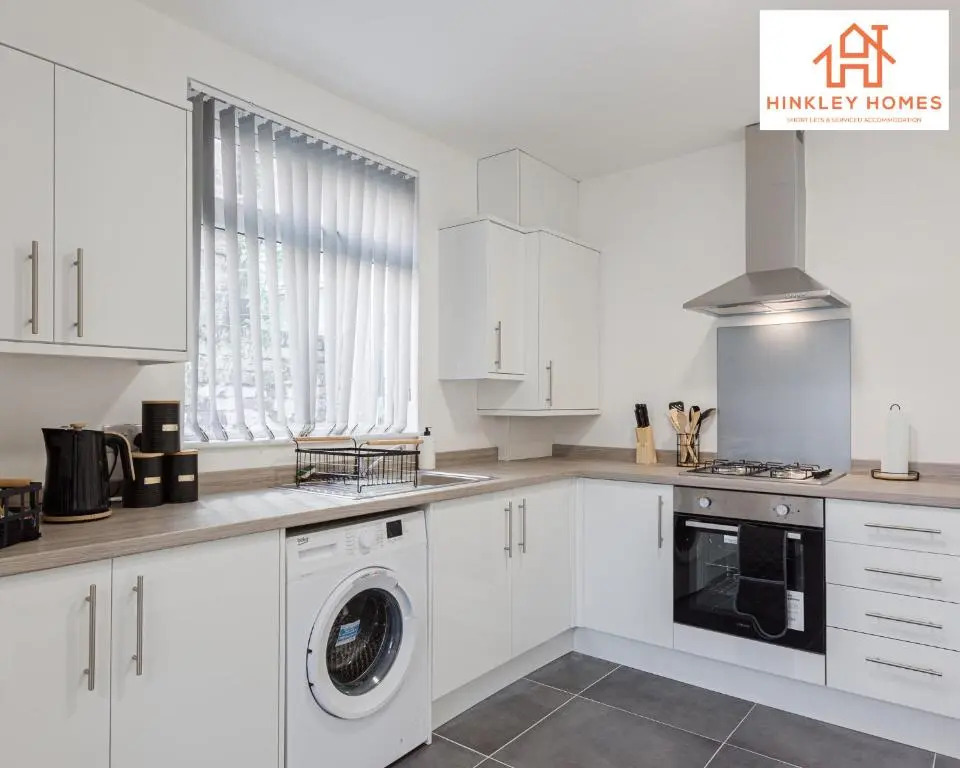 New Immaculate 5bed - Parking - City Links - 5 By Hinkley Homes Short Lets & Serviced Accommodation