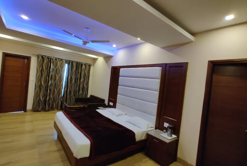 Hotel Basera