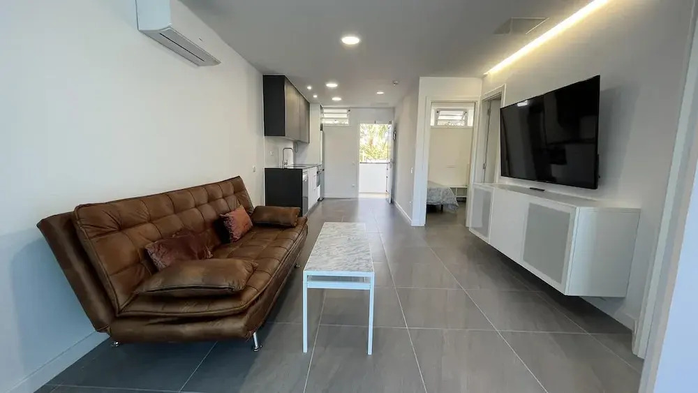 Renovated Apartment by the Beach and Yumbo Centre
